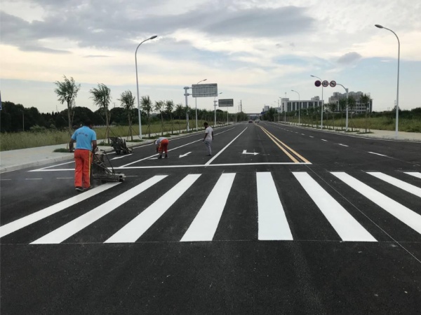 温岭夜间道路划线施工噪音太大扰民怎么办，这事儿到底该怎么破？